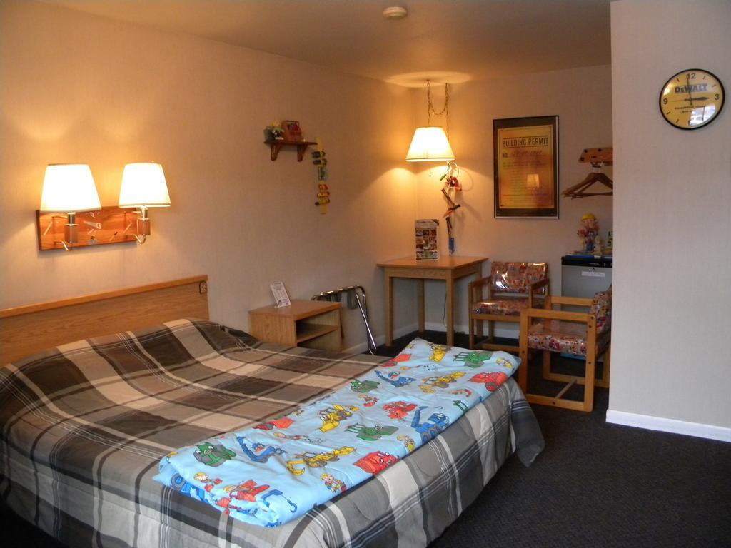Blue And White Motel Калиспелл Номер фото